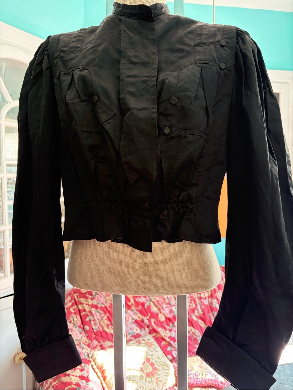 Black  1900 Women's Cropped  hook & eye silk Jacket